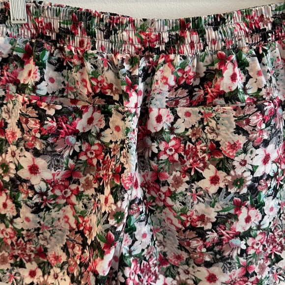 Floral Print Silky Lounge Shorts One Size (Size L - Check Measurements) - Picture 5 of 5